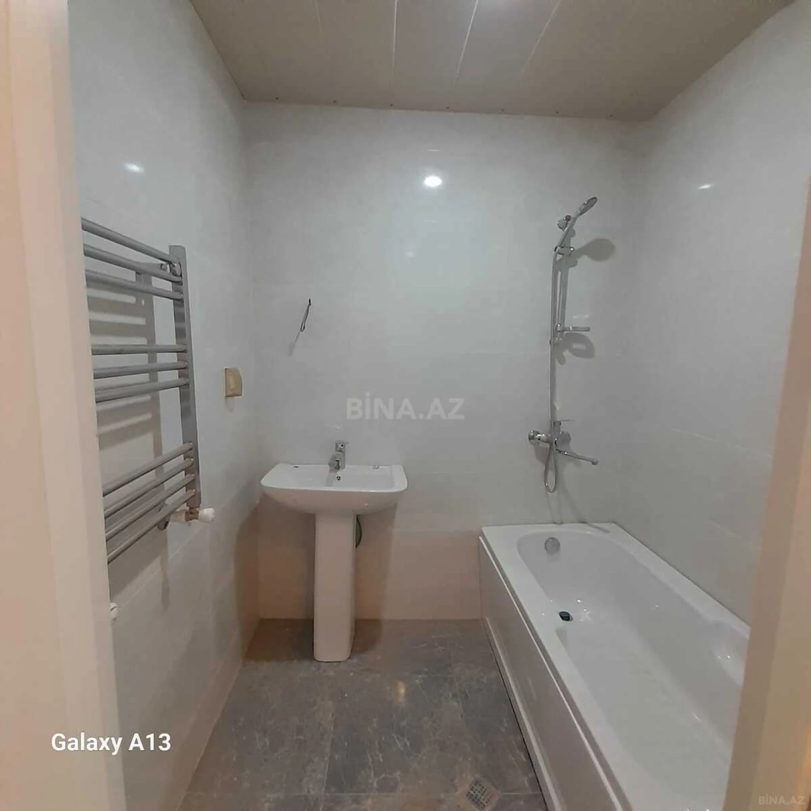 Satılır 3 otaqlı mənzil 77 m²