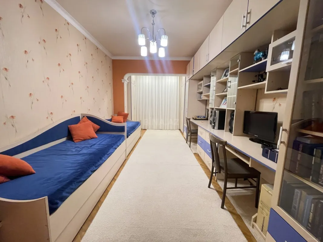 Satılır 4 otaqlı mənzil 100 m²