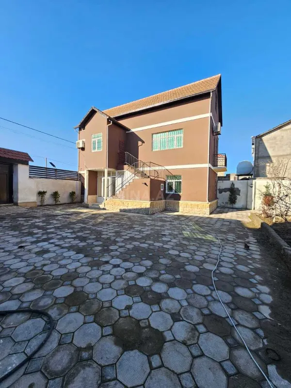 Satılır 5 otaqlı həyət evi 100 m²