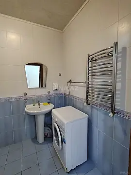 Kirayə verilir 4 otaqlı mənzil 200 m²