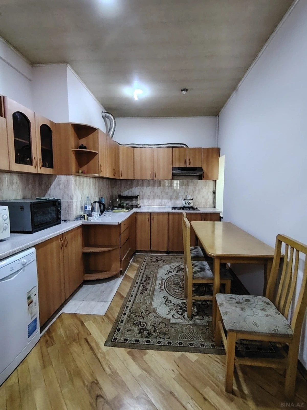 Kirayə verilir 4 otaqlı mənzil 200 m²
