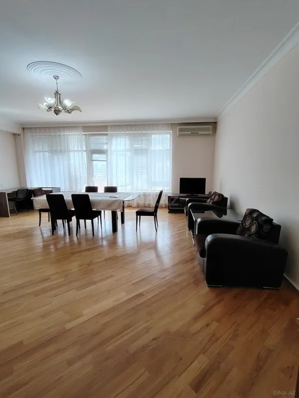 Kirayə verilir 4 otaqlı mənzil 200 m²