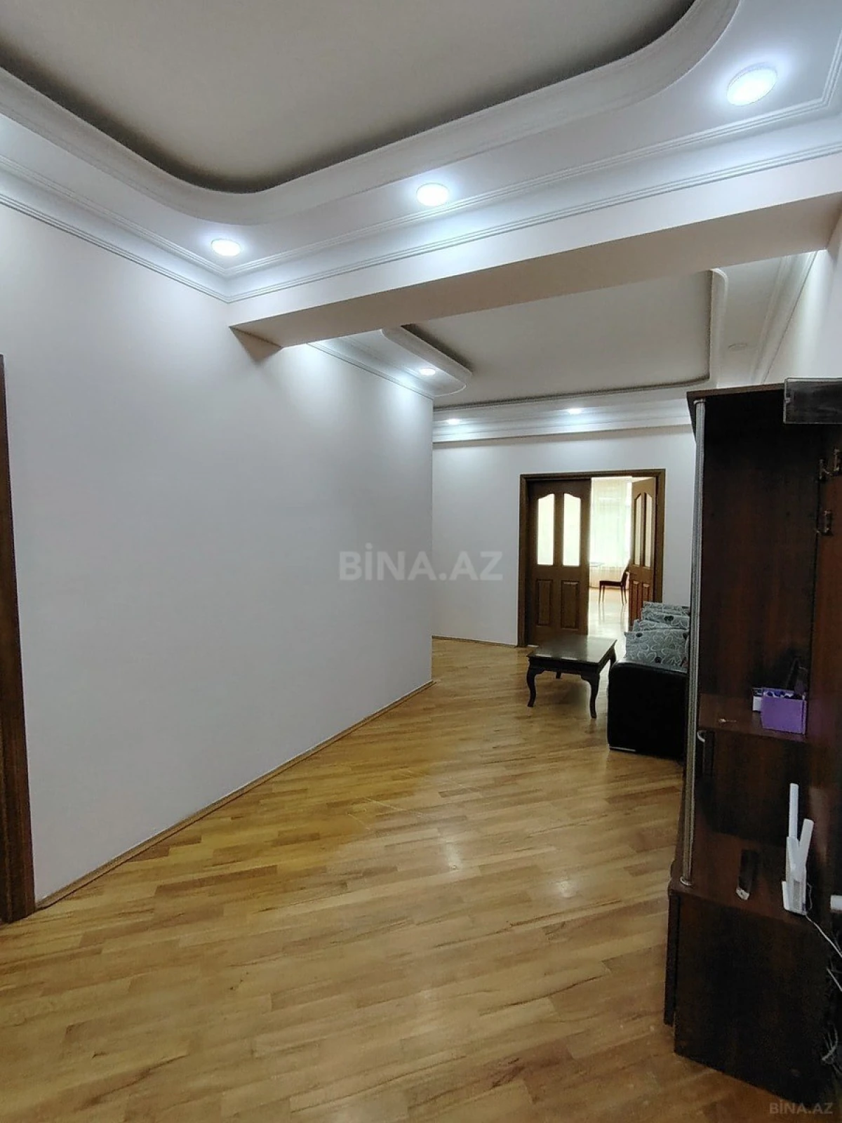 Kirayə verilir 4 otaqlı mənzil 200 m²