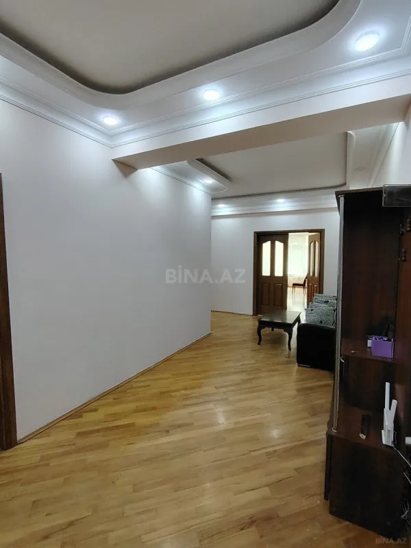 Kirayə verilir 4 otaqlı mənzil 200 m²