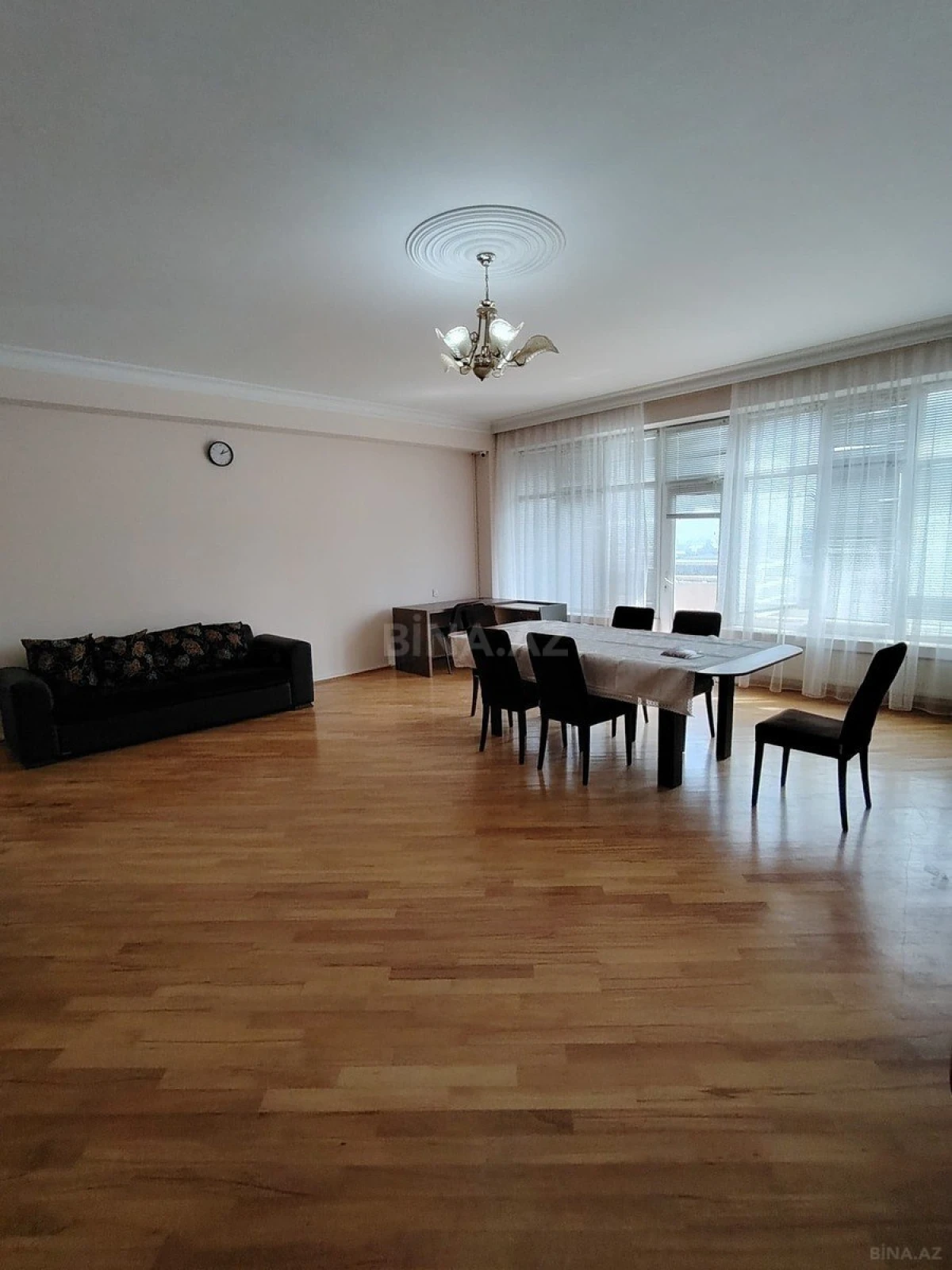 Kirayə verilir 4 otaqlı mənzil 200 m²