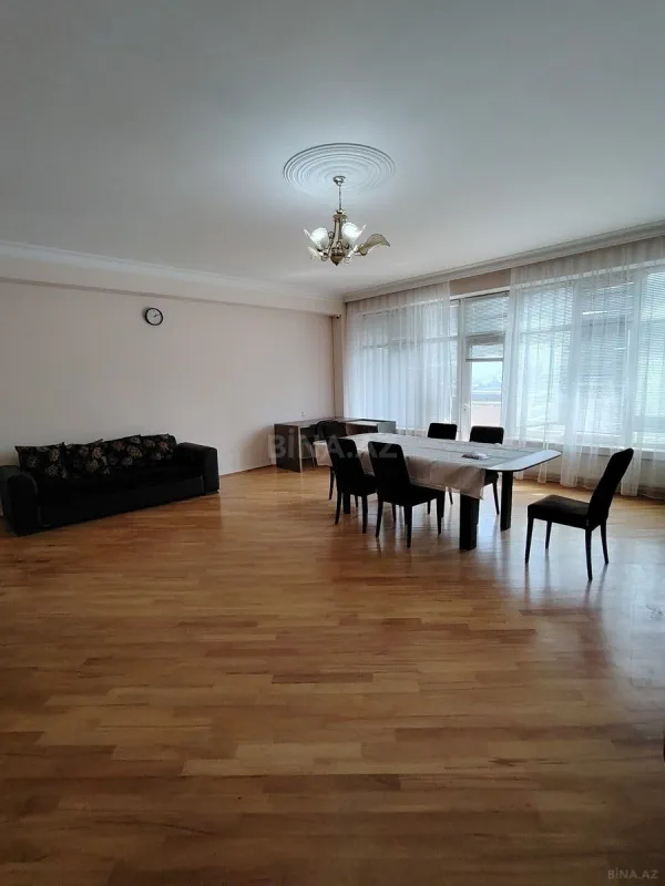 Kirayə verilir 4 otaqlı mənzil 200 m²