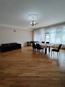 Kirayə verilir 4 otaqlı mənzil 200 m²