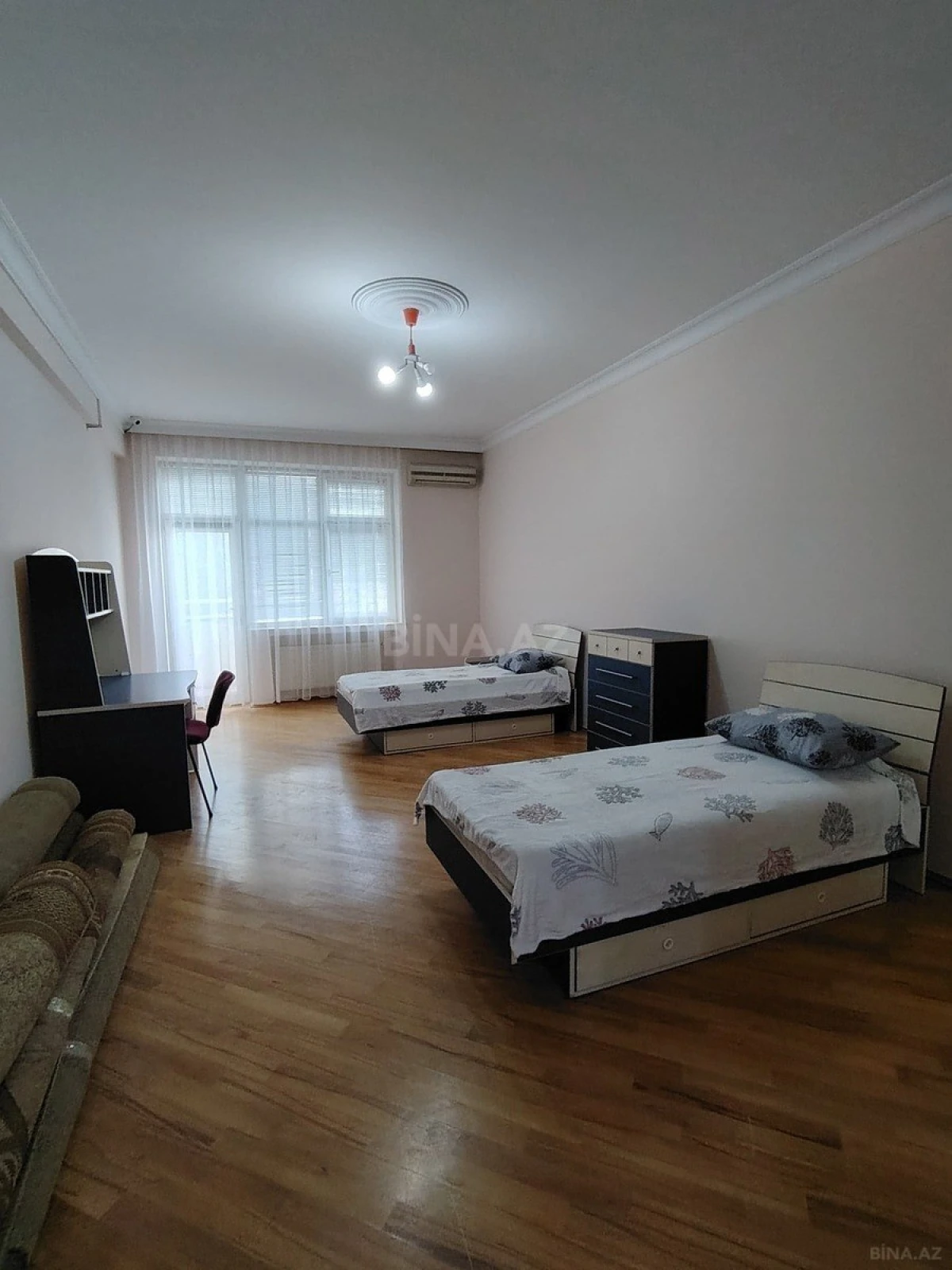 Kirayə verilir 4 otaqlı mənzil 200 m²
