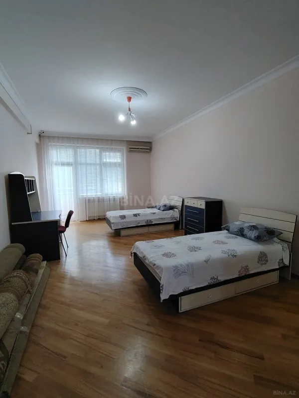 Kirayə verilir 4 otaqlı mənzil 200 m²