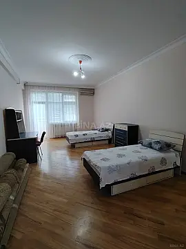 Kirayə verilir 4 otaqlı mənzil 200 m²
