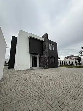 Satılır 4 otaqlı həyət evi 250 m²