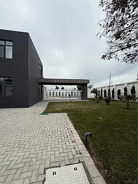 Satılır 4 otaqlı həyət evi 250 m²