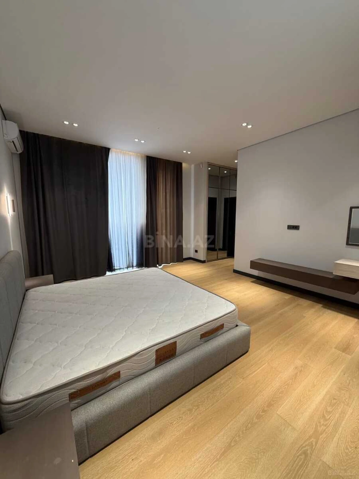 Satılır 4 otaqlı həyət evi 250 m²