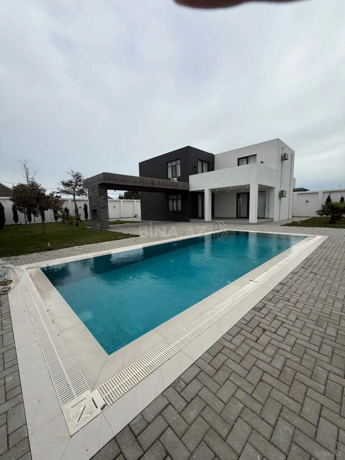 Satılır 4 otaqlı həyət evi 250 m²