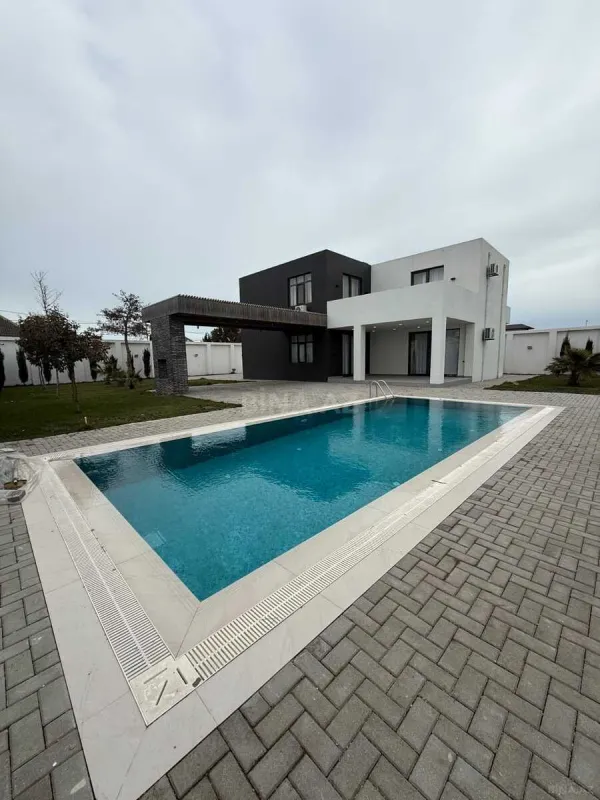 Satılır 4 otaqlı həyət evi 250 m²