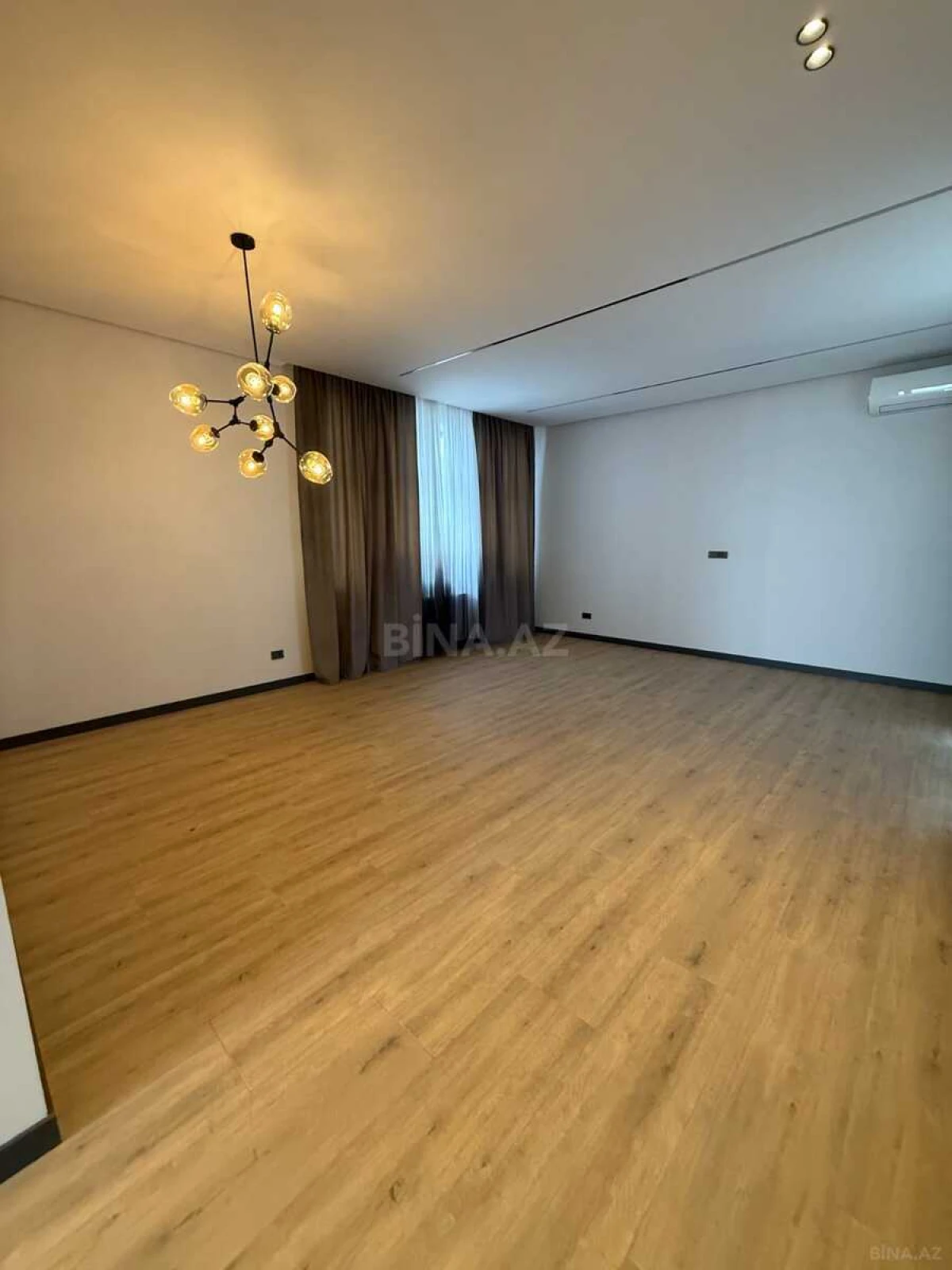 Satılır 4 otaqlı həyət evi 250 m²
