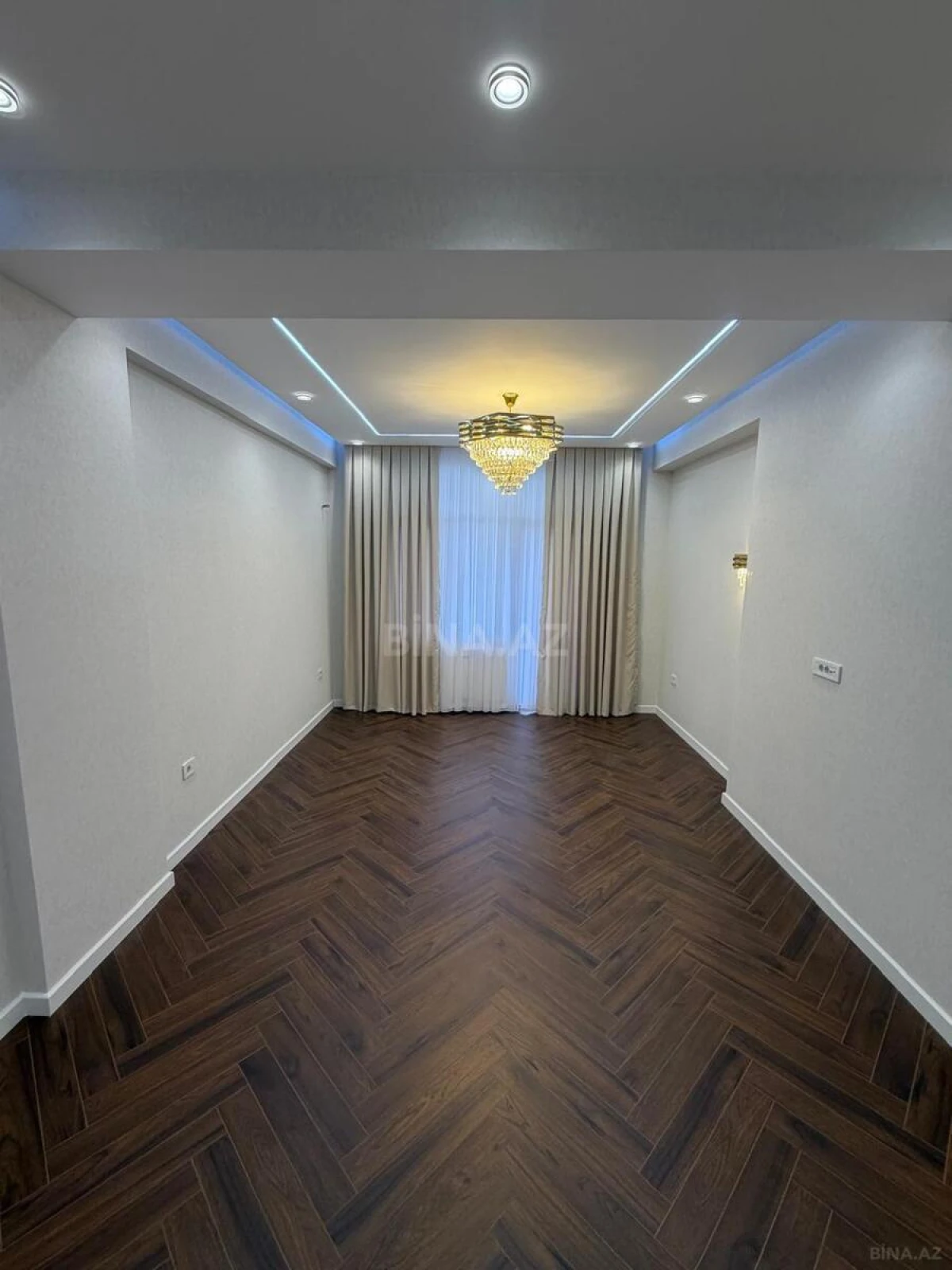 Satılır 3 otaqlı mənzil 138.4 m²