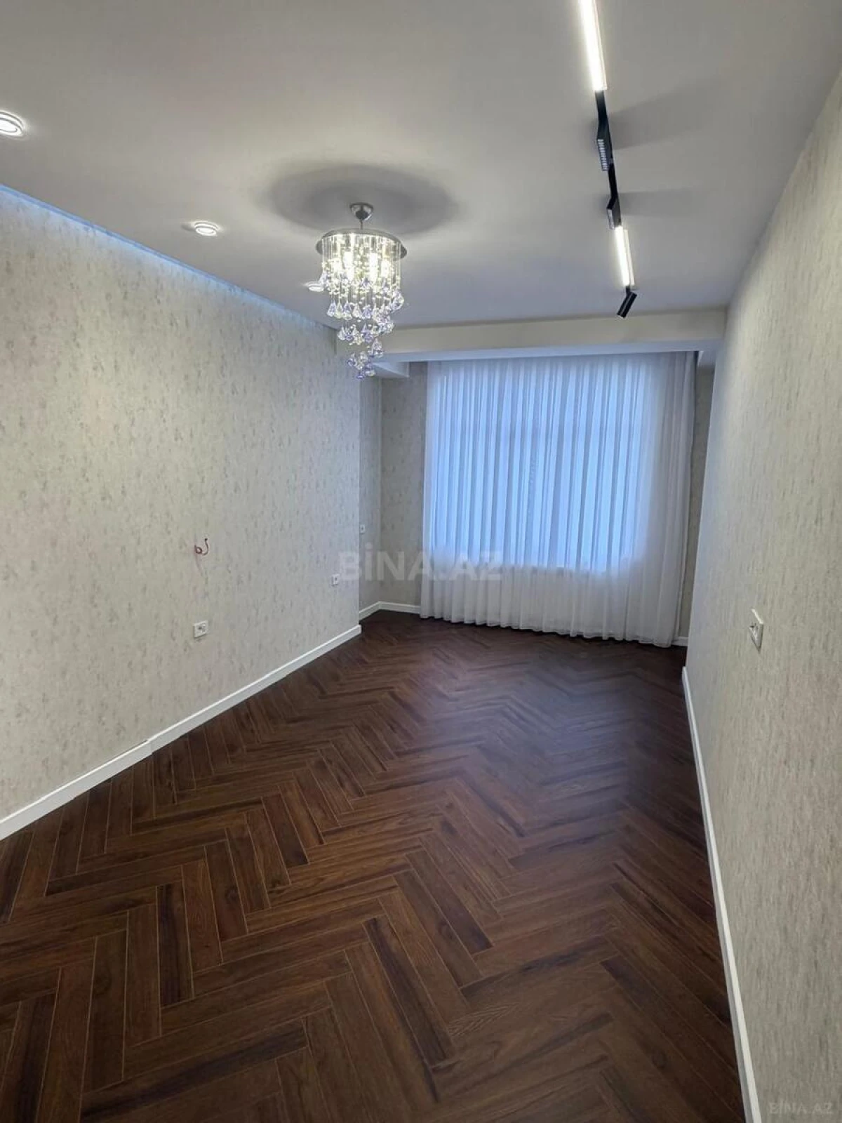 Satılır 3 otaqlı mənzil 138.4 m²