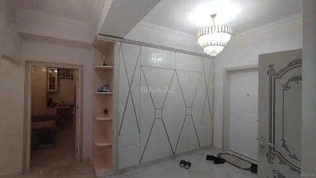 Satılır 3 otaqlı mənzil 105 m²