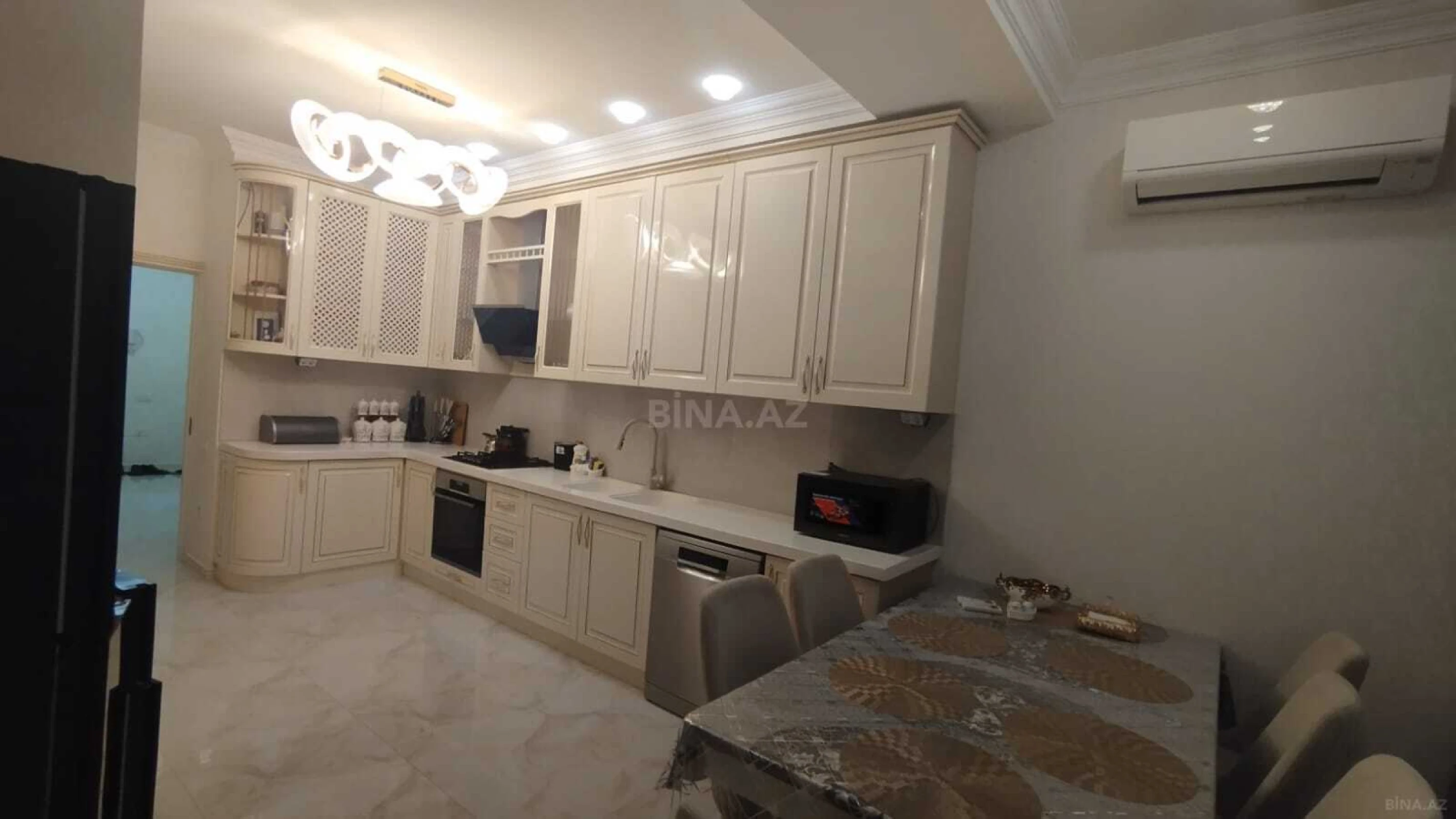 Satılır 3 otaqlı mənzil 105 m²