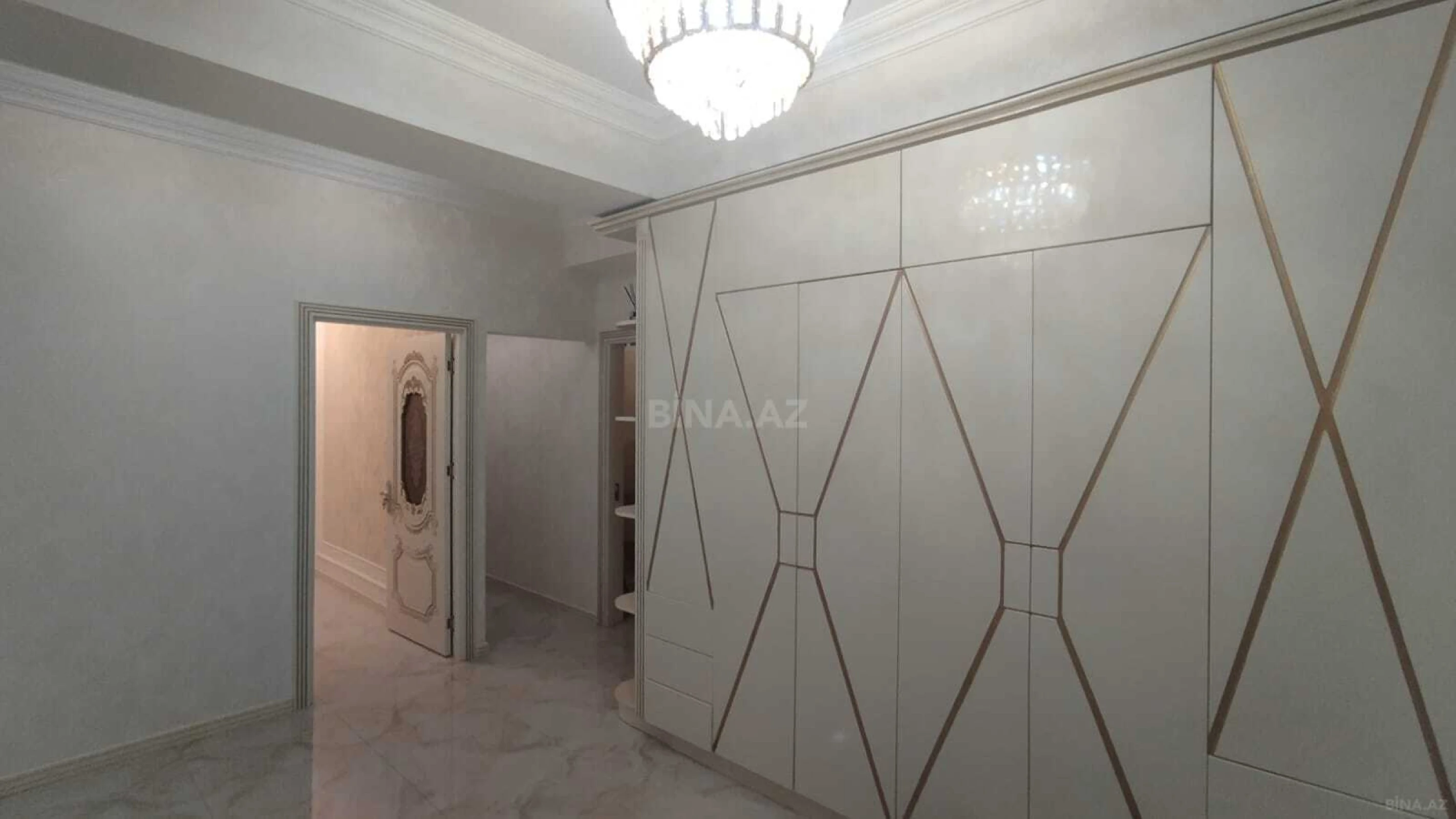 Satılır 3 otaqlı mənzil 105 m²