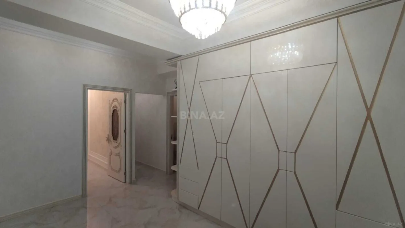 Satılır 3 otaqlı mənzil 105 m²