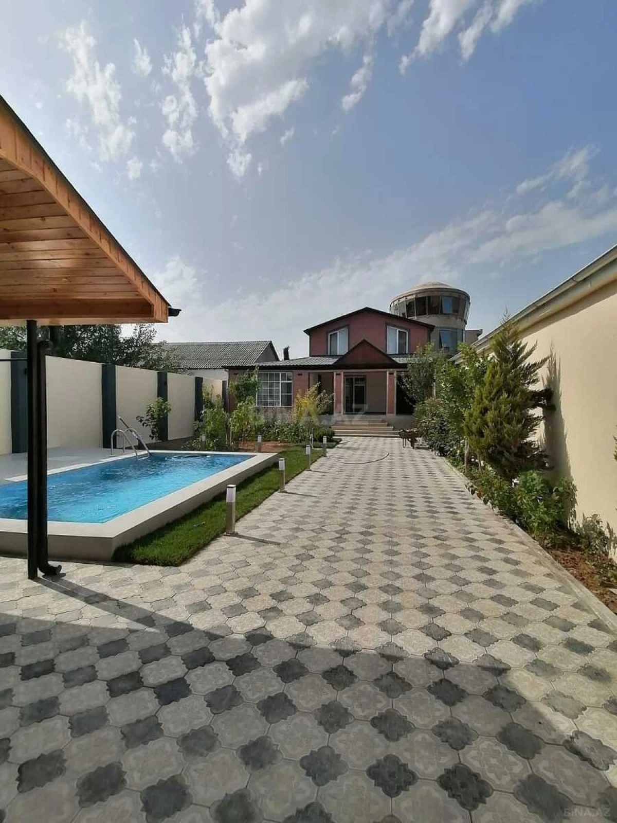 Satılır 5 otaqlı həyət evi 230 m²