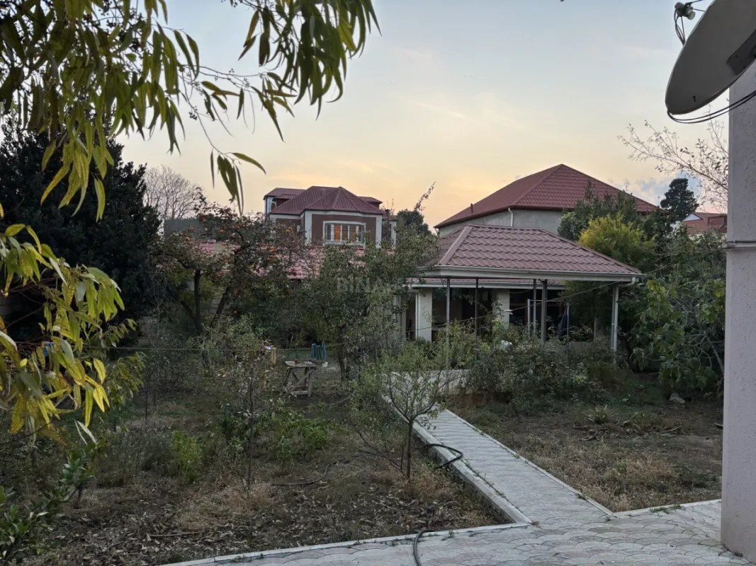Satılır 7 otaqlı həyət evi 310 m²