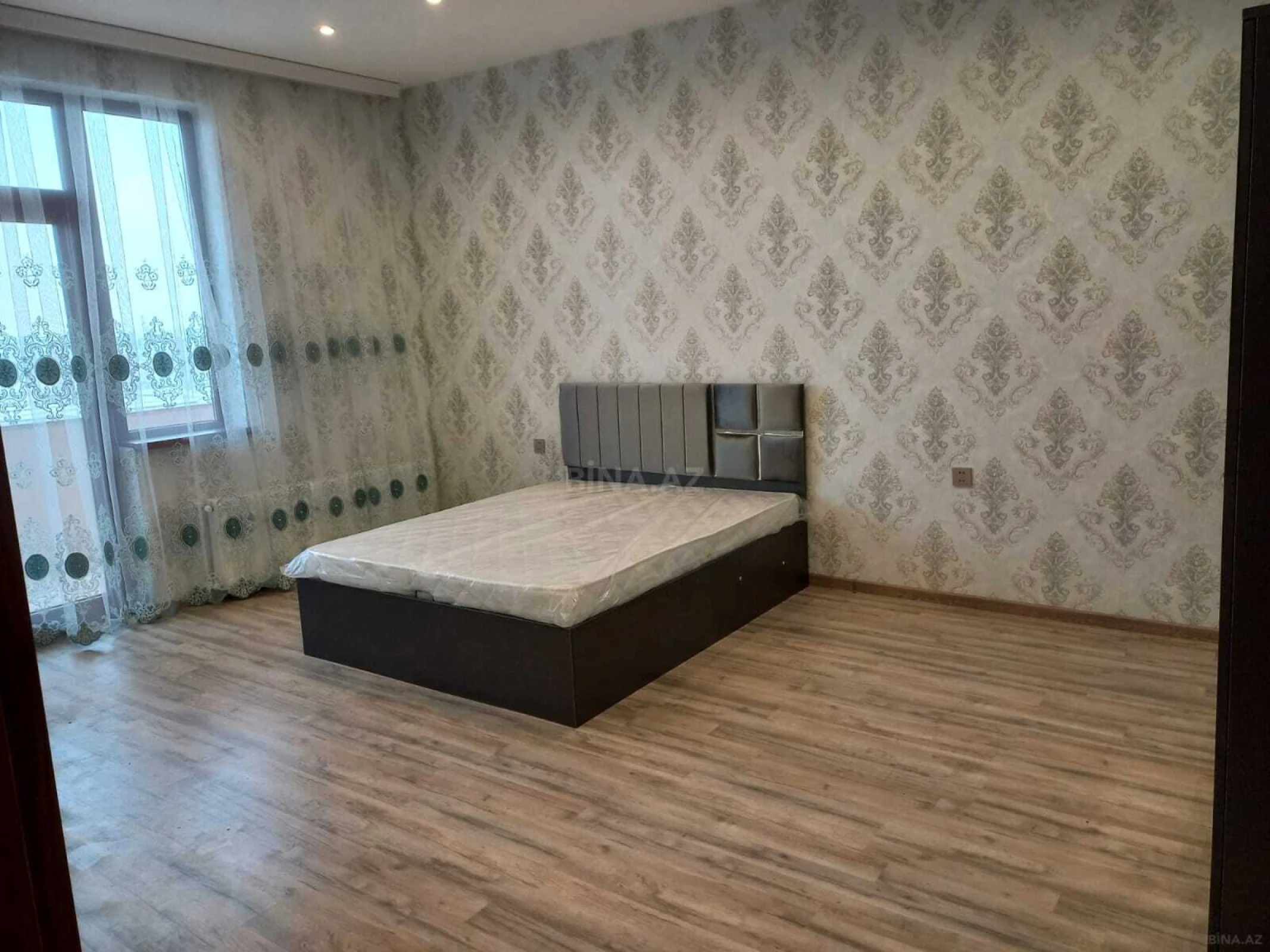 Kirayə verilir 2 otaqlı mənzil 99.9 m²