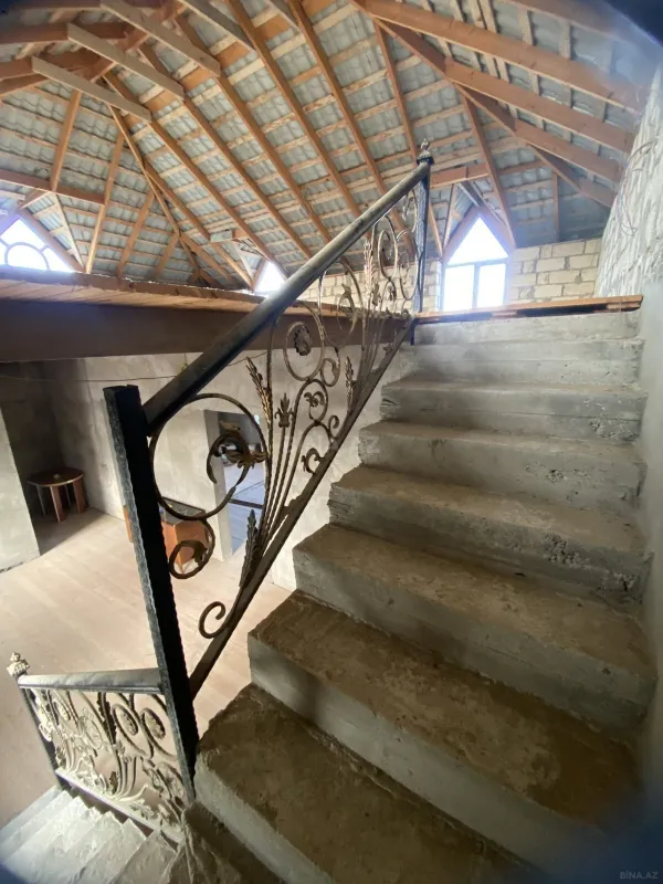 Satılır 4 otaqlı həyət evi 190 m²