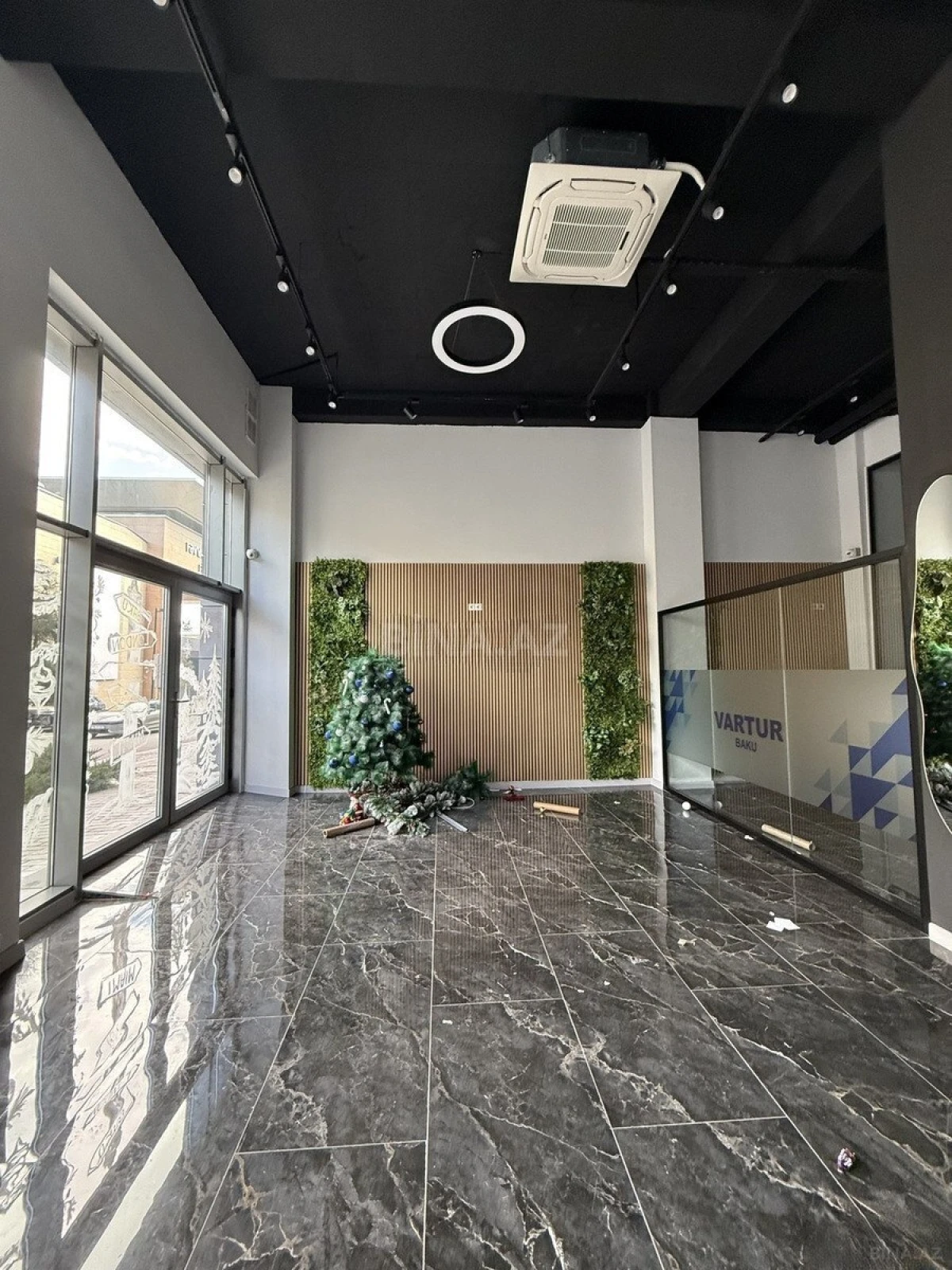 Kirayə verilir obyekt 240 m²