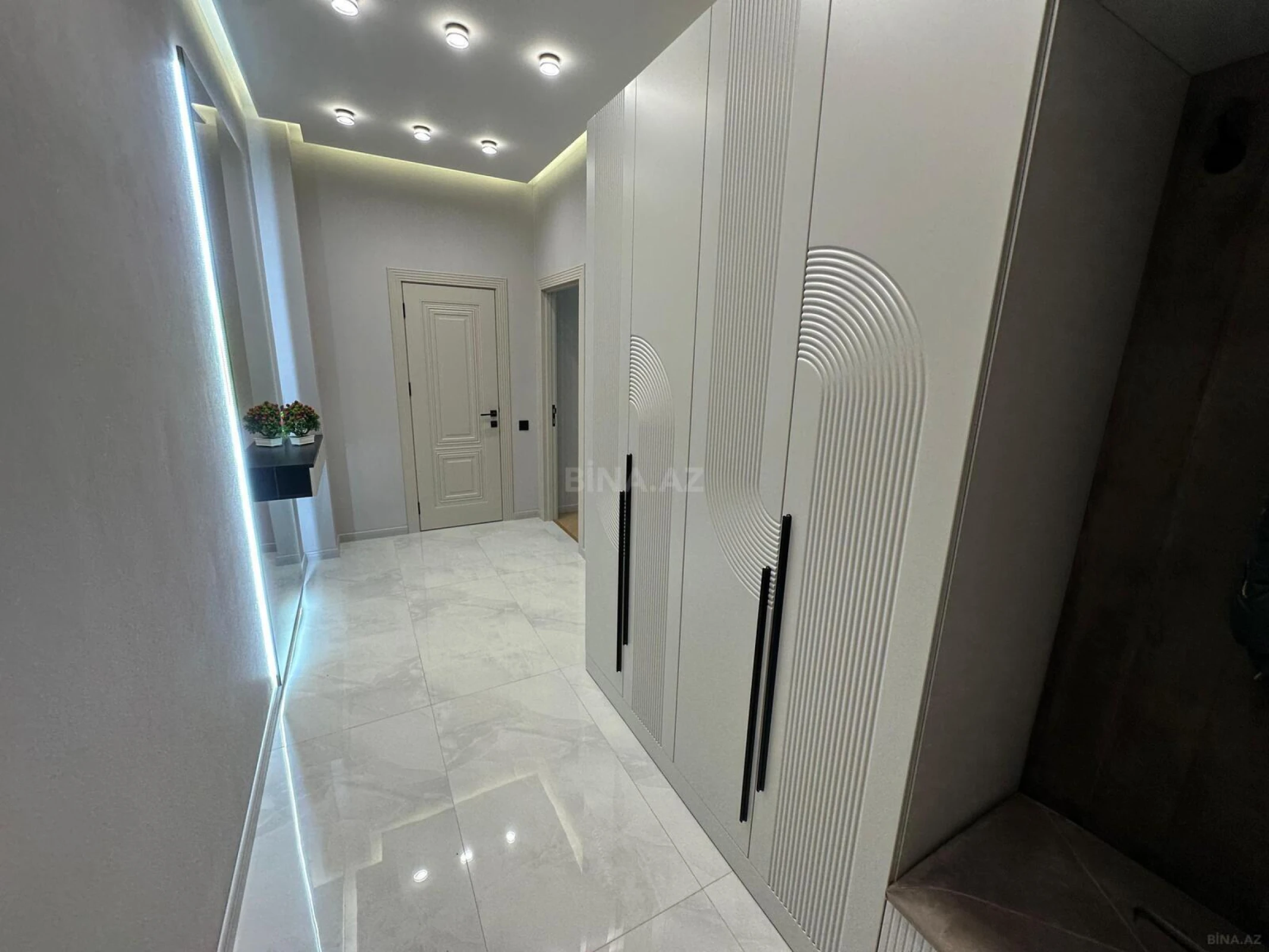 Satılır 2 otaqlı mənzil 55 m²