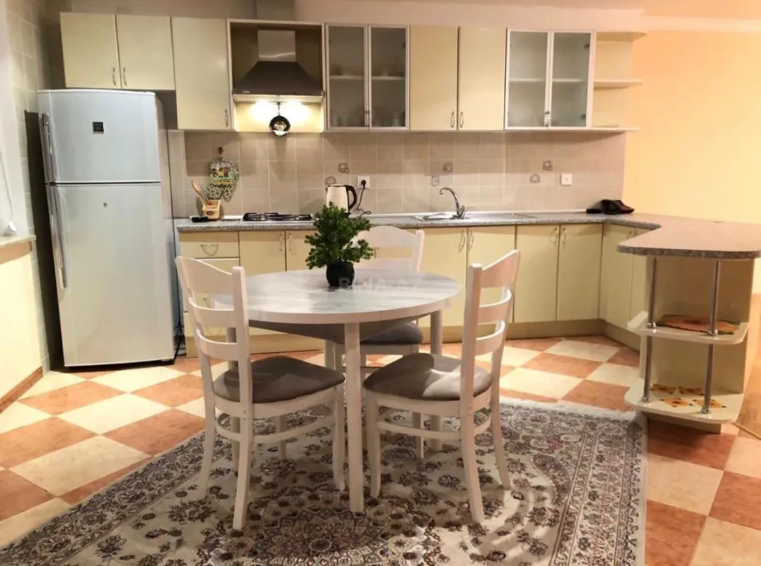 Satılır 2 otaqlı mənzil 92 m²