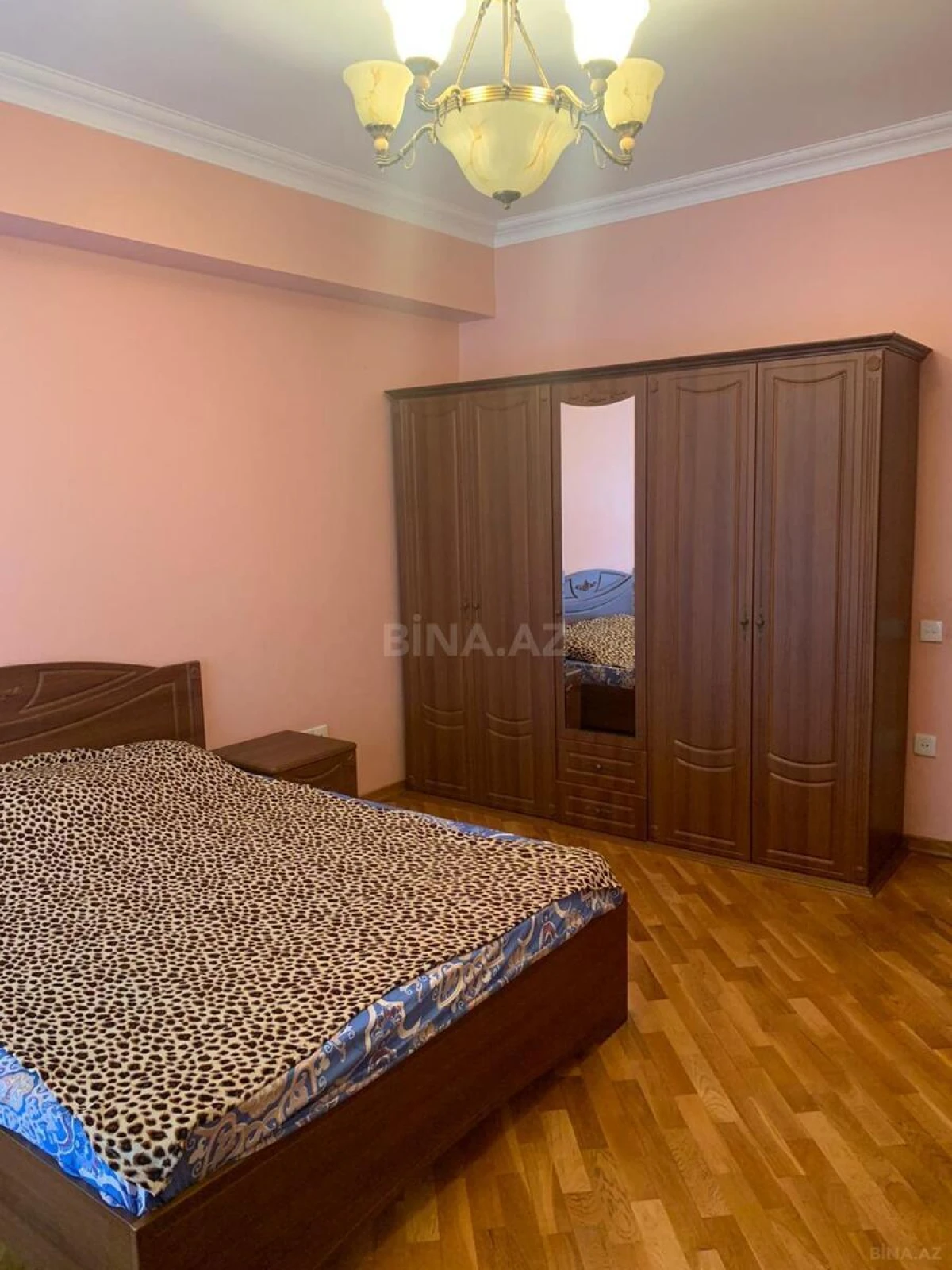 Kirayə verilir 2 otaqlı mənzil 96 m²