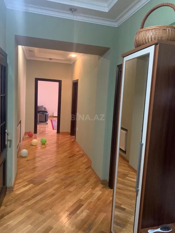 Kirayə verilir 2 otaqlı mənzil 96 m²