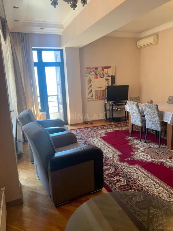 Kirayə verilir 2 otaqlı mənzil 96 m²