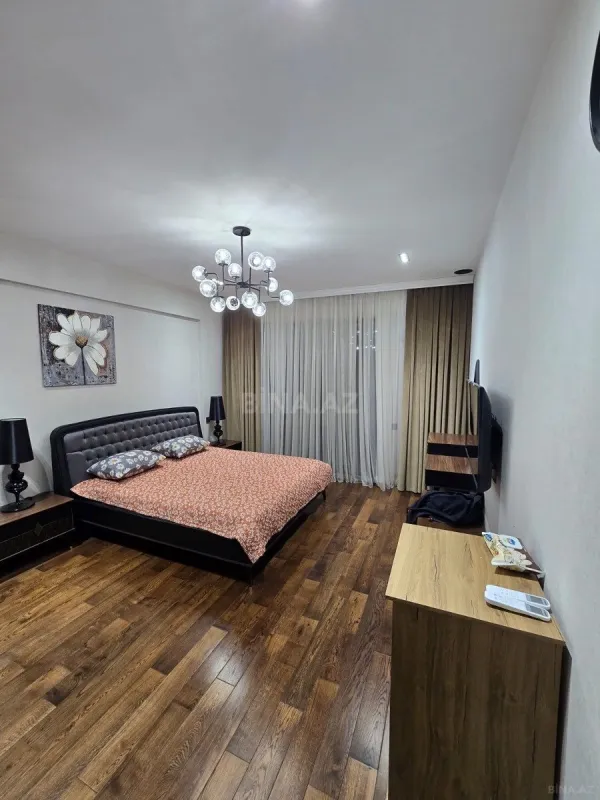 Kirayə verilir 4 otaqlı mənzil 150 m²