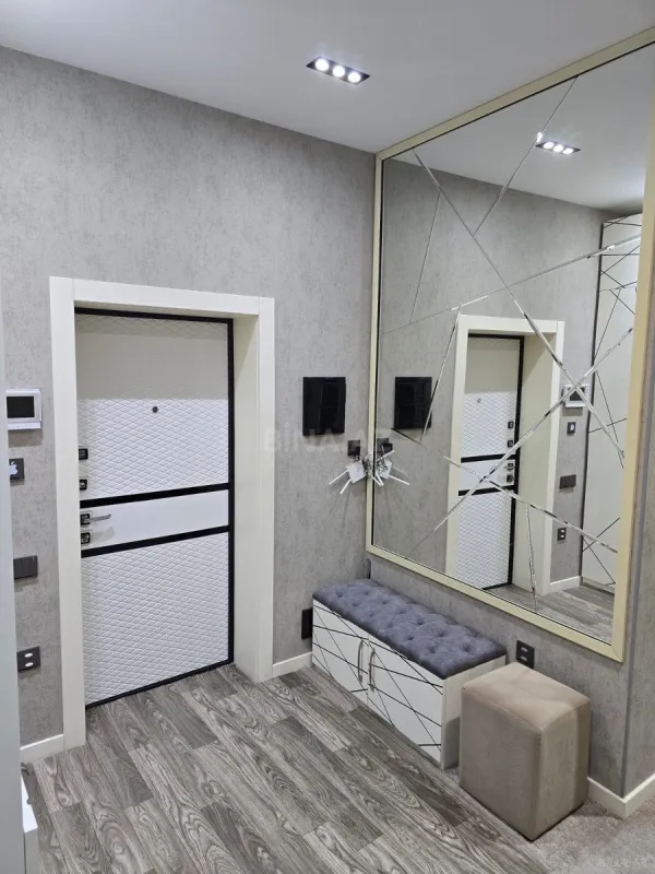Kirayə verilir 4 otaqlı mənzil 150 m²