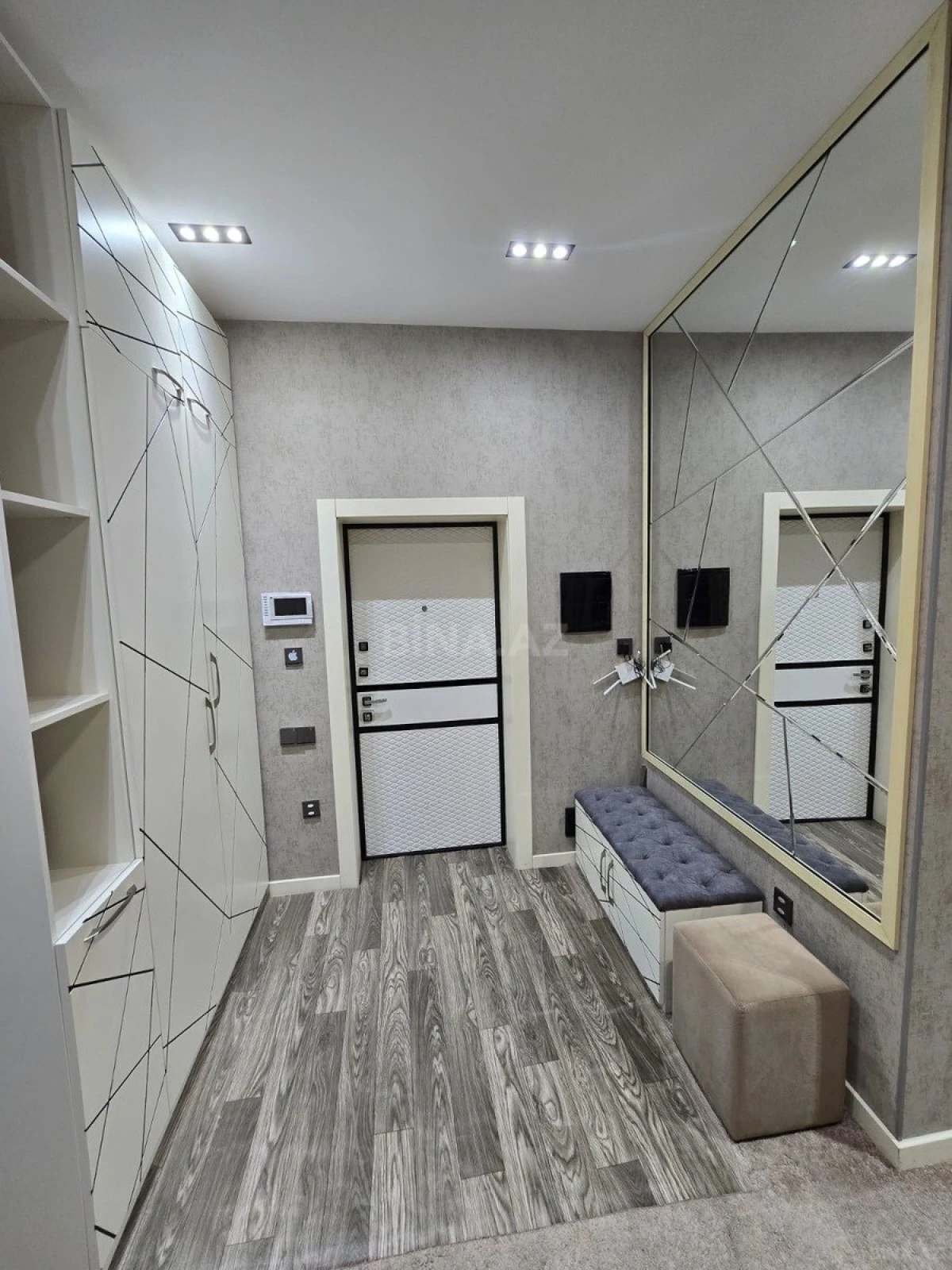 Kirayə verilir 4 otaqlı mənzil 150 m²