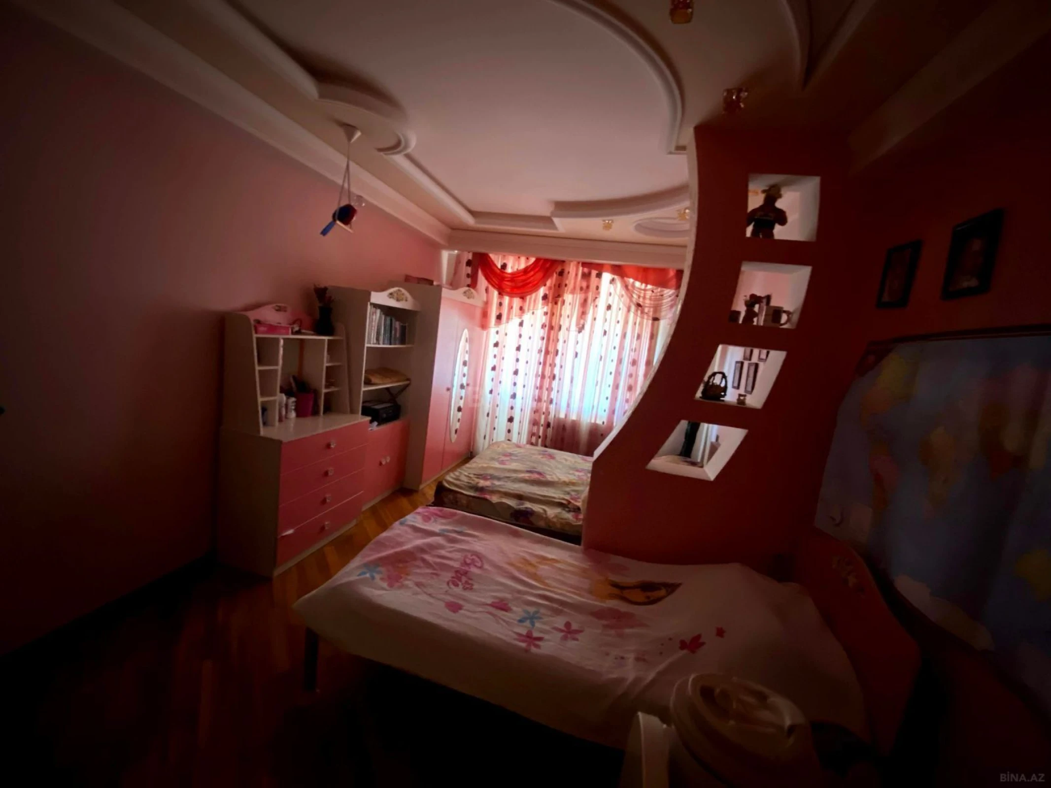 Satılır 4 otaqlı mənzil 140 m²