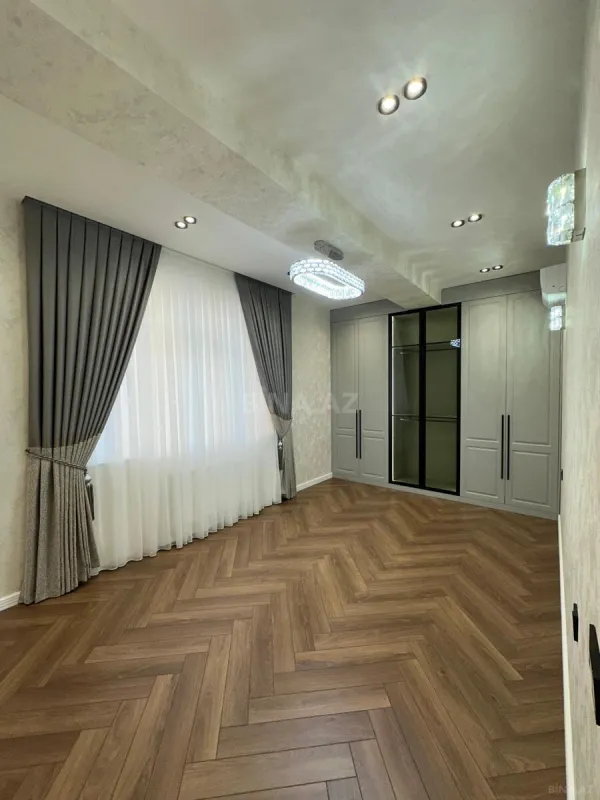 Satılır 3 otaqlı mənzil 105 m²