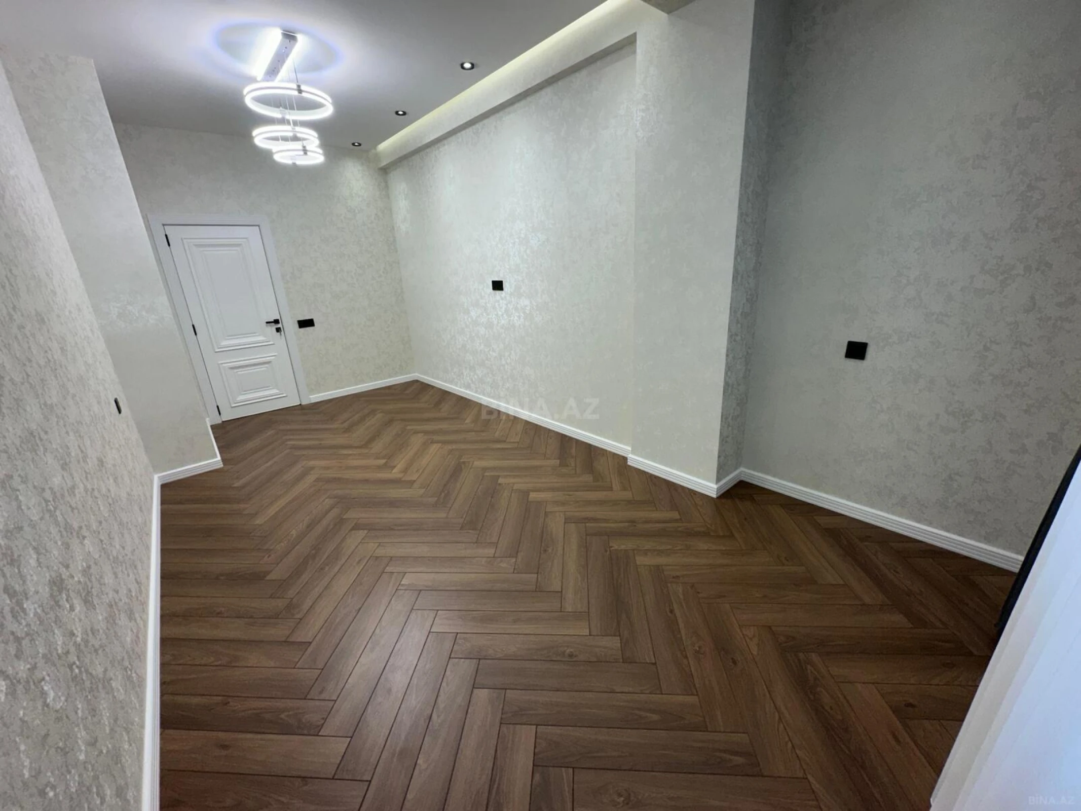 Satılır 3 otaqlı mənzil 105 m²
