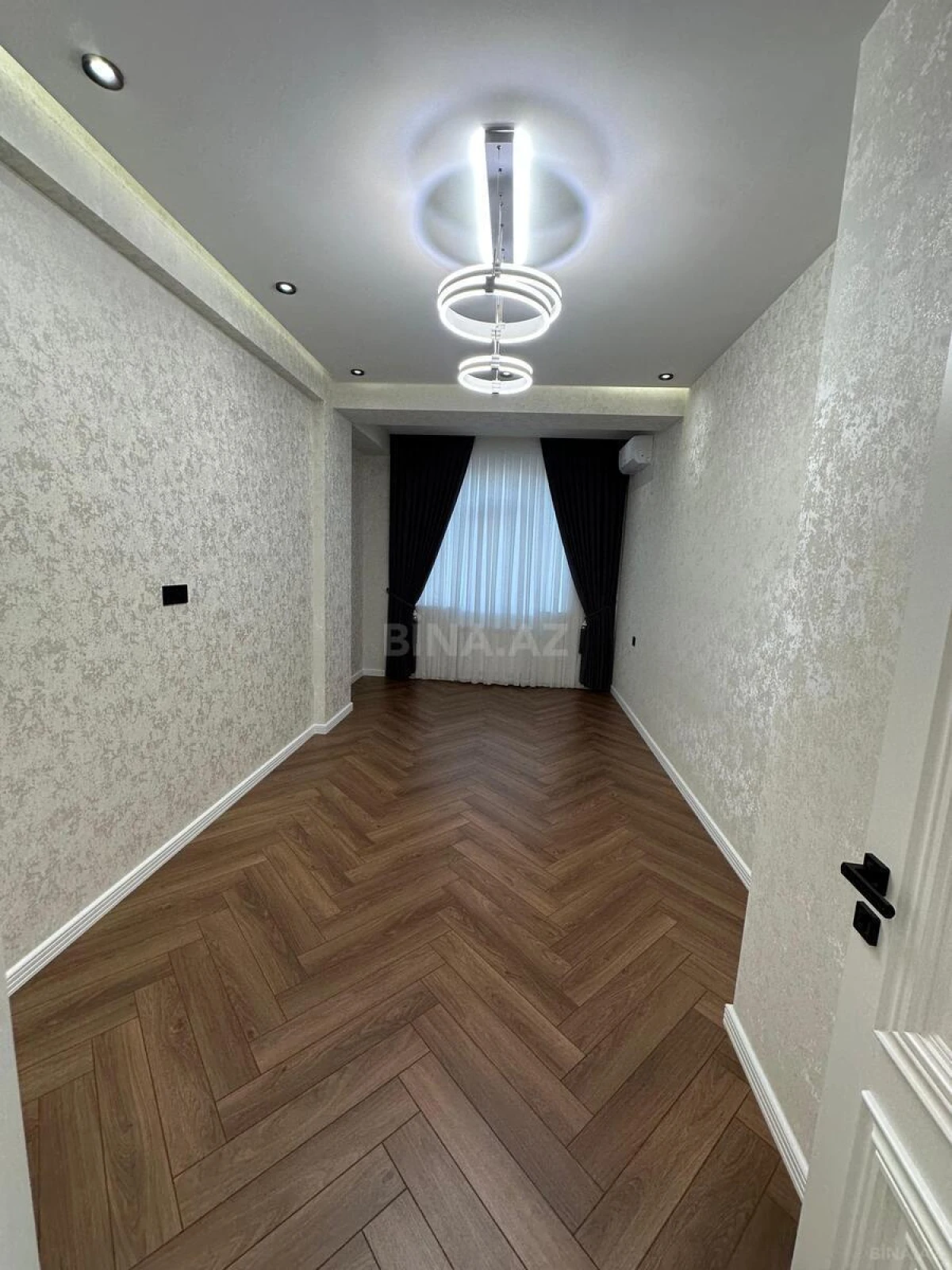 Satılır 3 otaqlı mənzil 105 m²