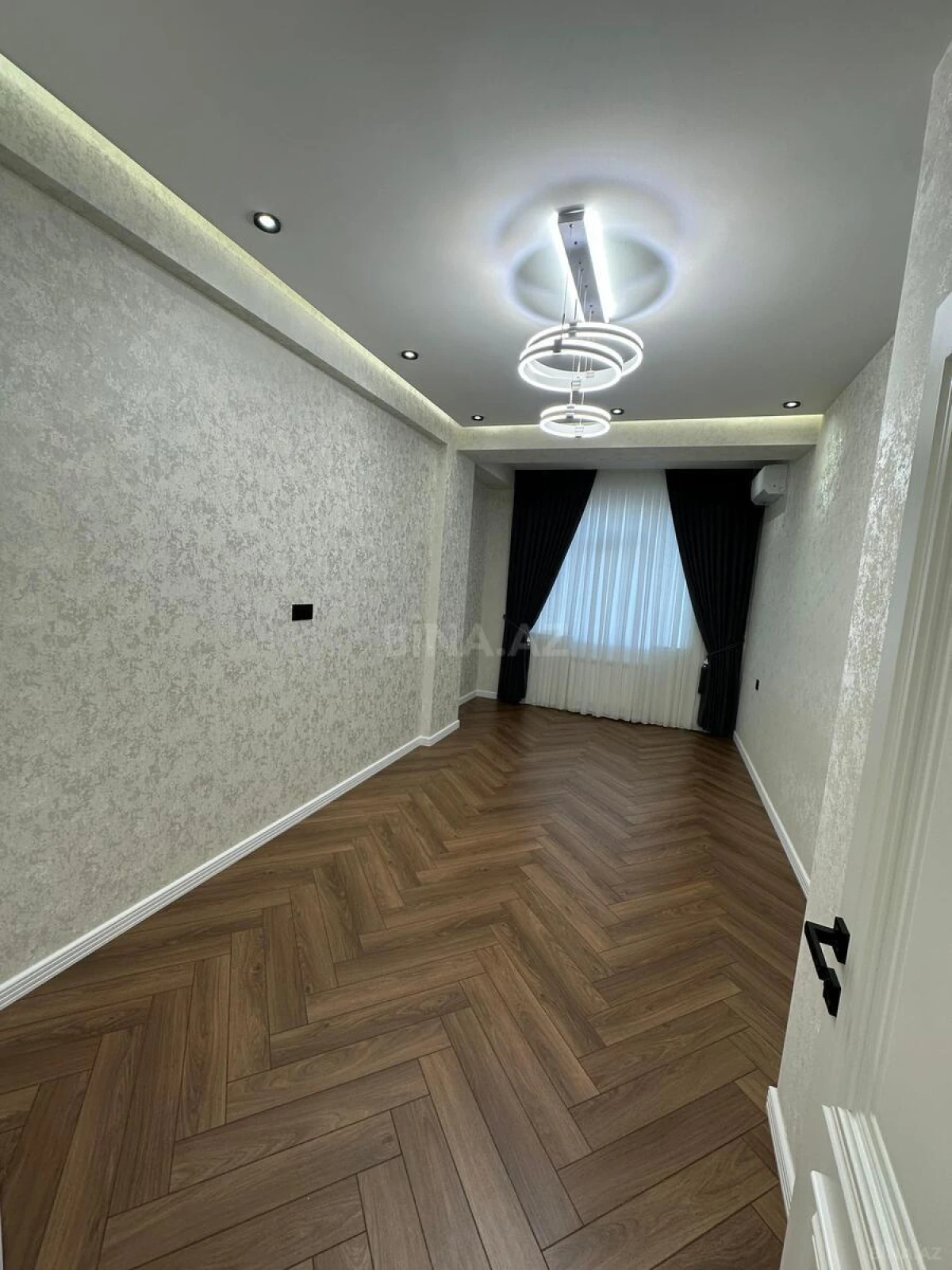 Satılır 3 otaqlı mənzil 105 m²
