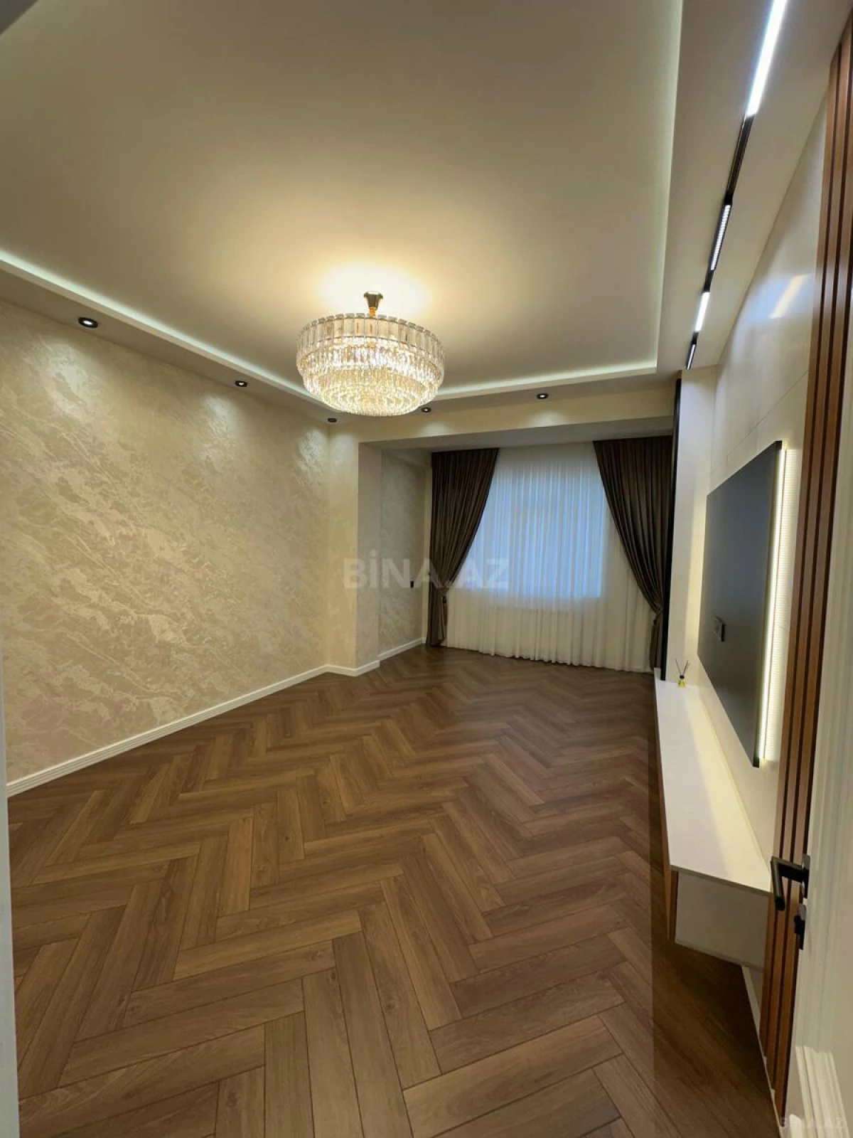 Satılır 3 otaqlı mənzil 105 m²