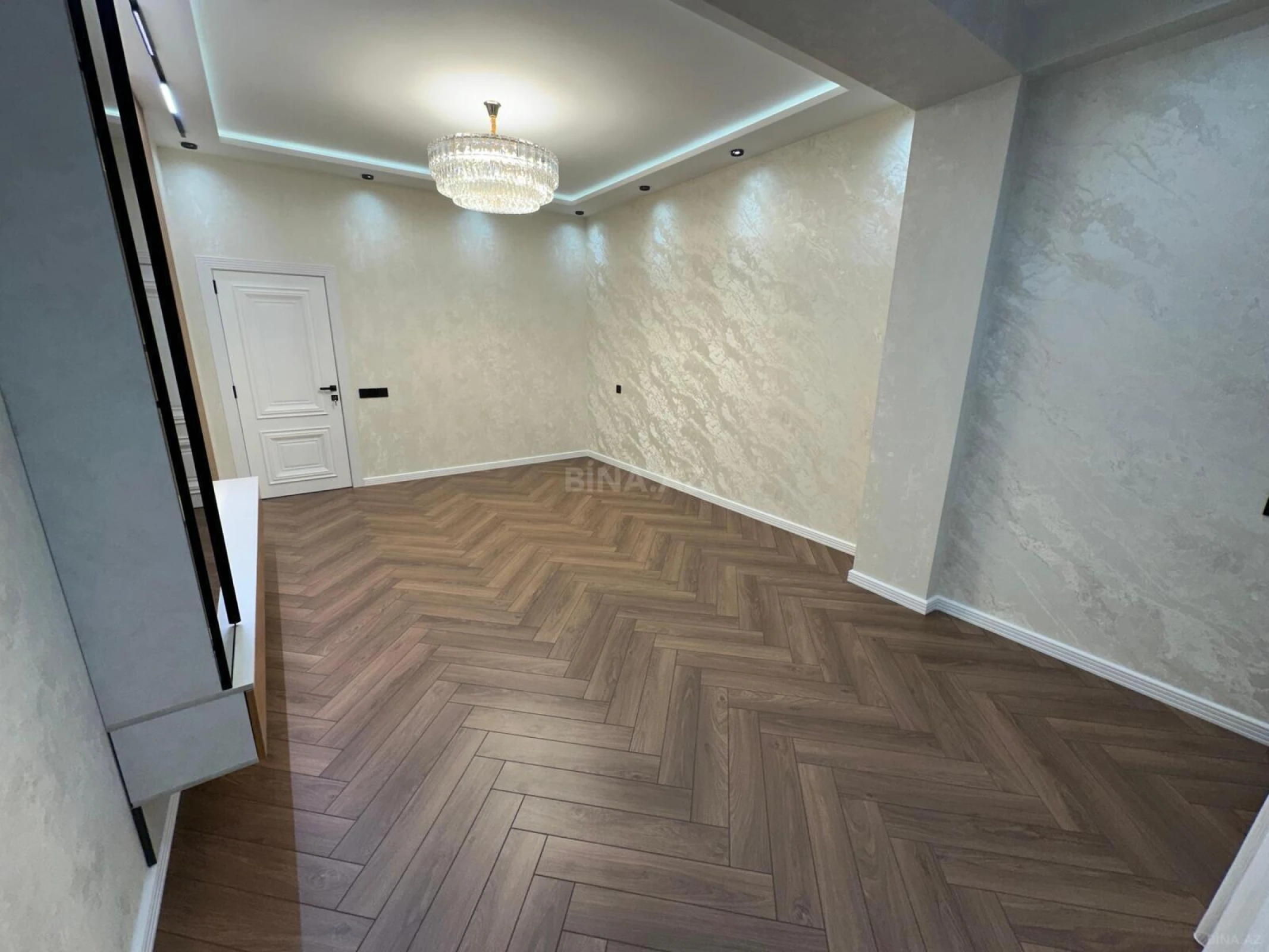 Satılır 3 otaqlı mənzil 105 m²
