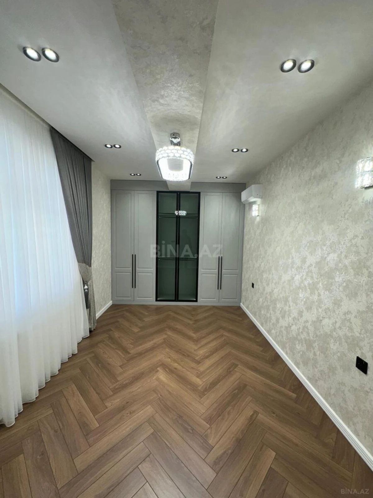 Satılır 3 otaqlı mənzil 105 m²