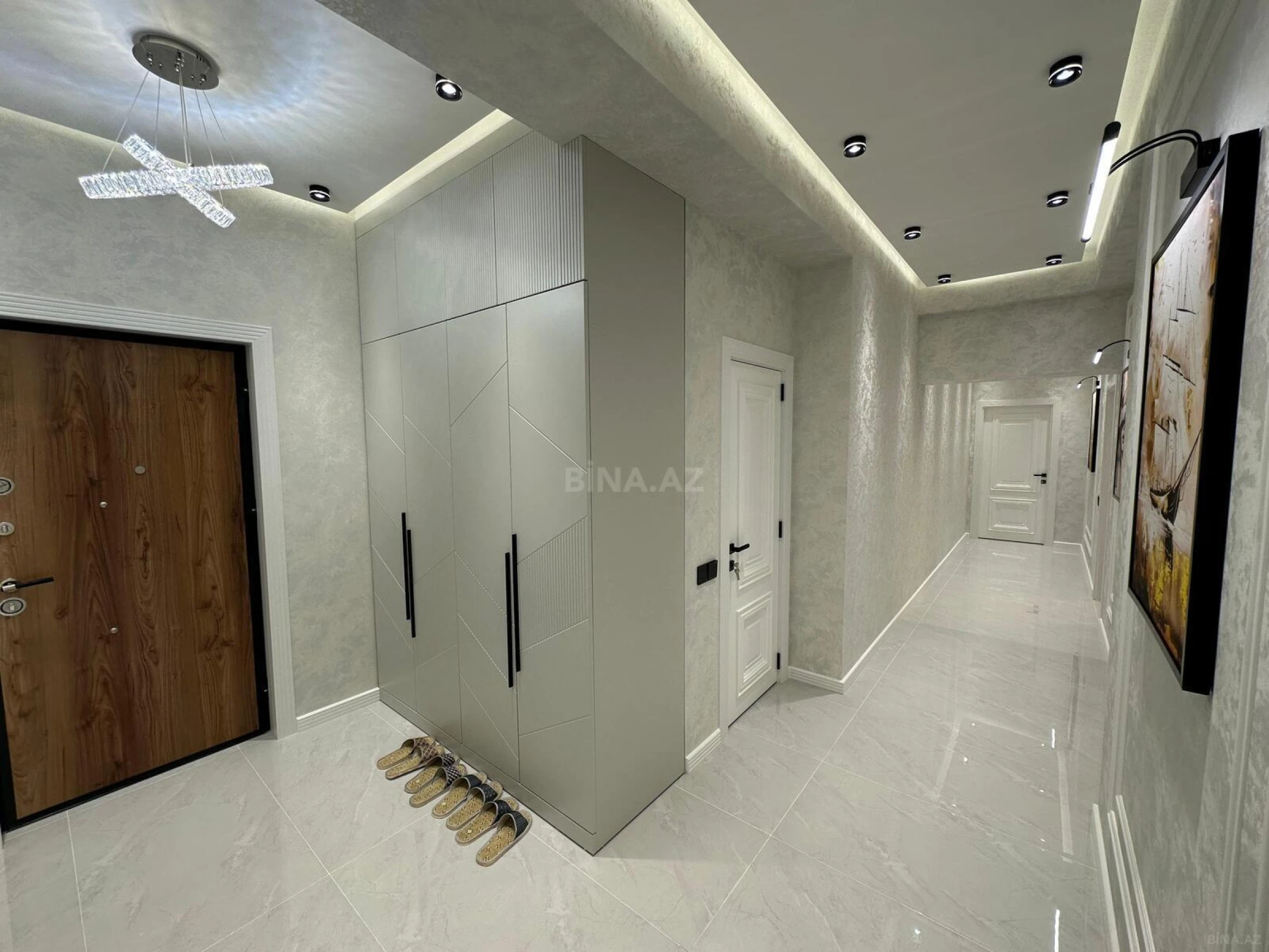 Satılır 3 otaqlı mənzil 105 m²