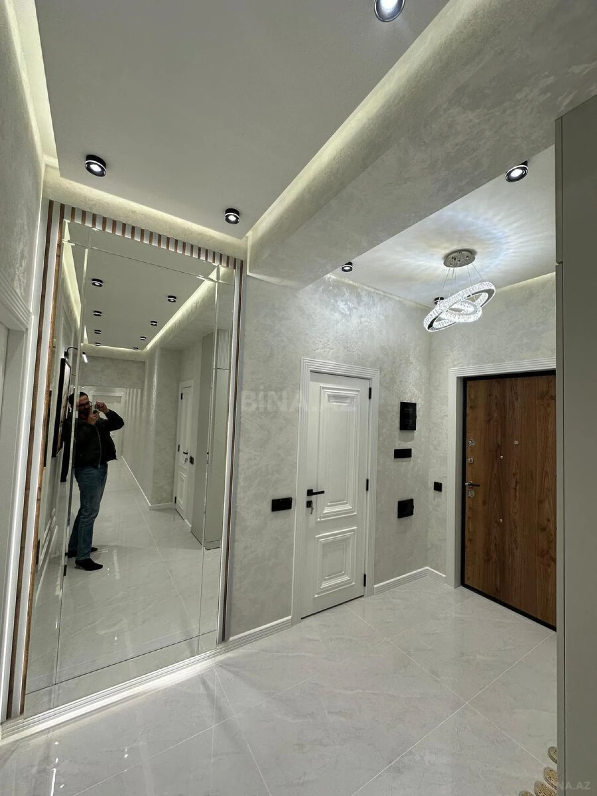 Satılır 3 otaqlı mənzil 105 m²