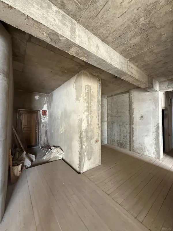 Satılır 4 otaqlı mənzil 181 m²